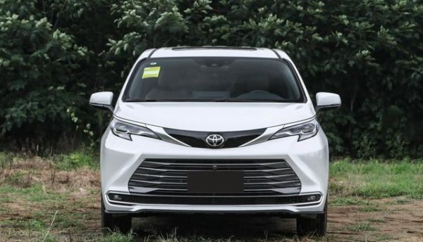 牛盘宝 售价32.48万元起，2026款丰田赛那上市，部分车型降1.7万元